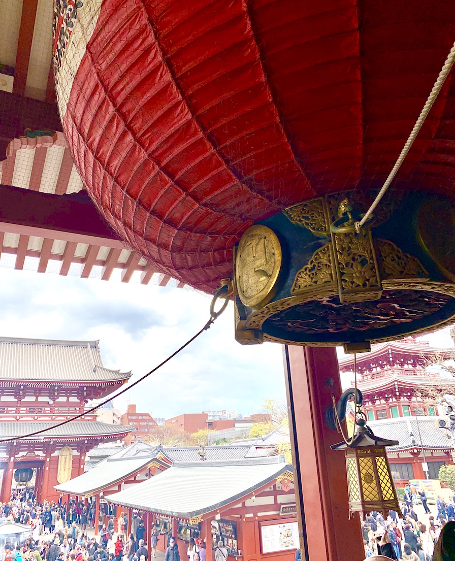 sensoji temple Tokyo Asuka red