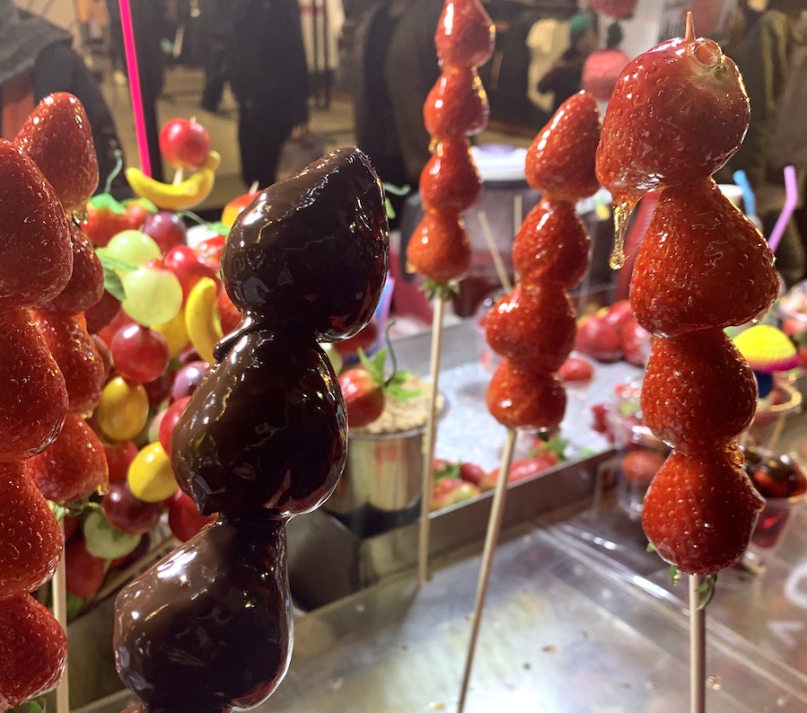 brochette fraises chocolat rue Corée