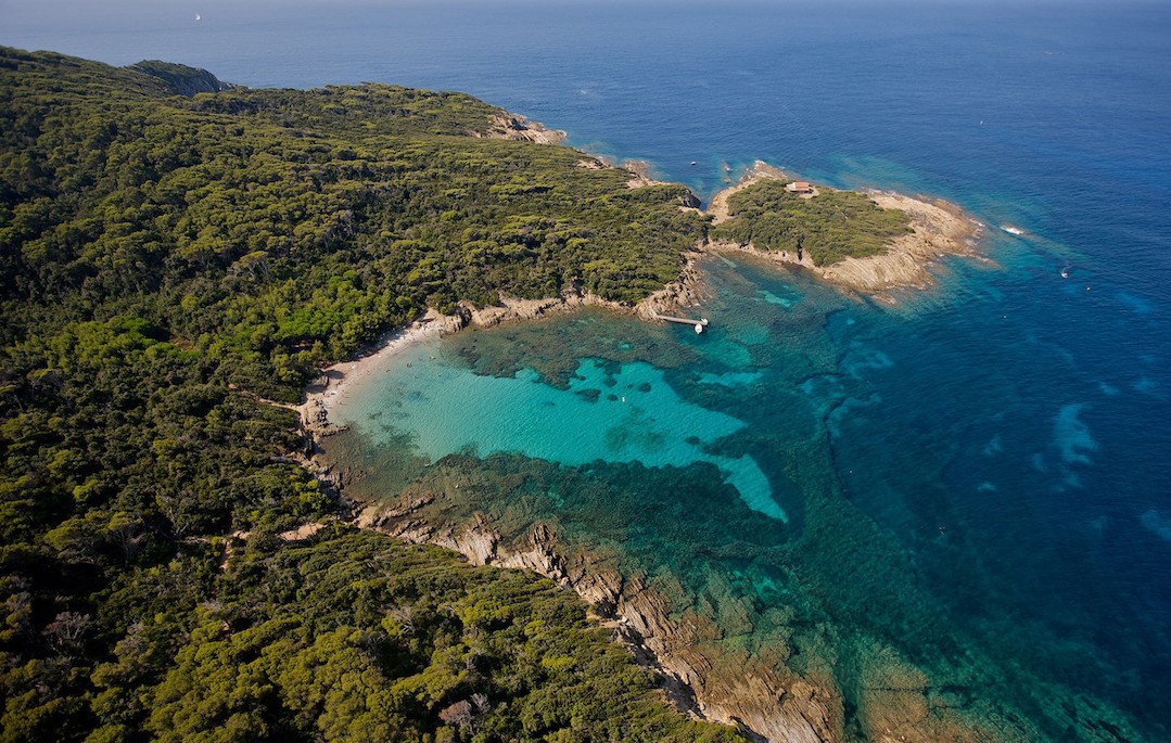 Var iles d'or eaux cristallines