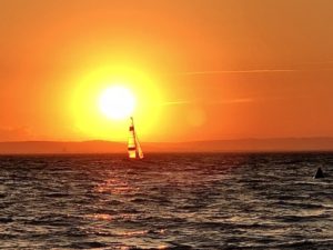 bateau coucher de soleil