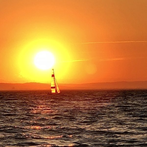 bateau coucher de soleil