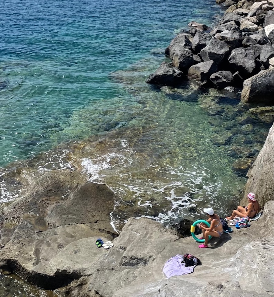 baignade rochers Sant Angelo Ischia