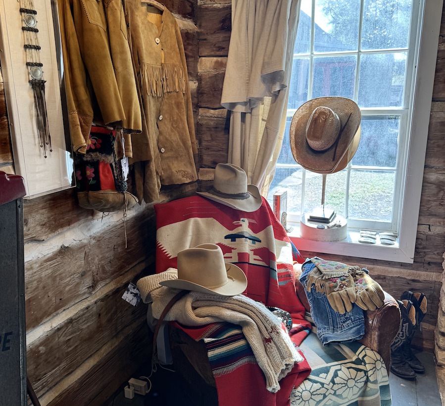 Texas cowboys shopping voyage