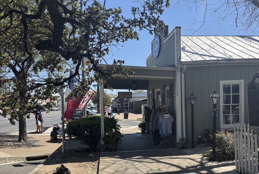 shopping Main Street Fredericksburg texas